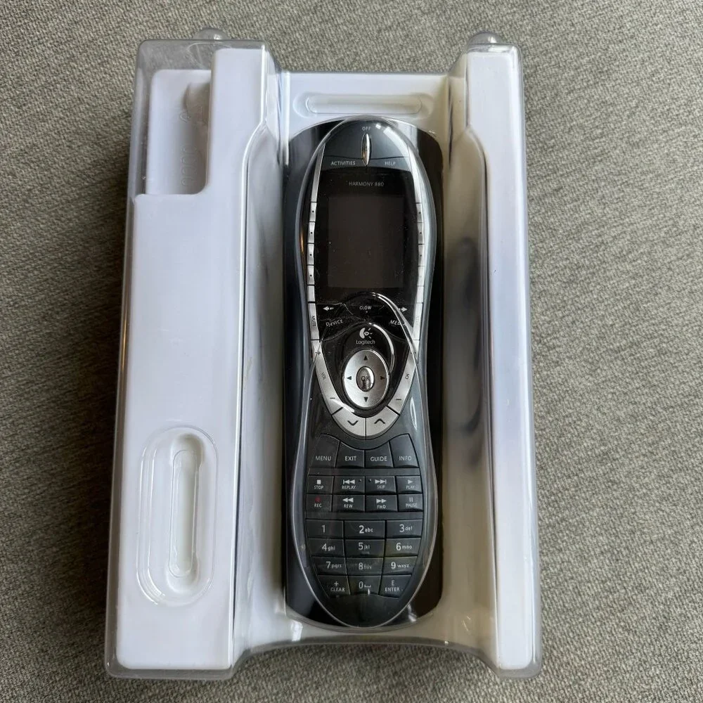 Logitech Harmony 880 Advanced Universal Remote Control Charging Dock New In Box
